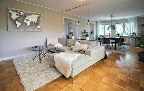 Alno Maison | Nice Home In Alnö With Kitchen