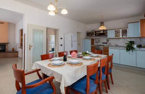 Grandici Maison | Belle maison à Barban avec WiFi