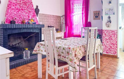 Bellante Maison | Nice Home In Bellante With Kitchen