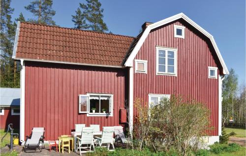 Bruzaholm Maison | Nice Home In Bruzaholm With Kitchen