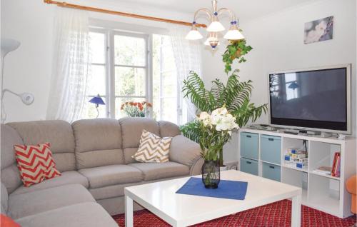 Bruzaholm Maison | Nice Home In Bruzaholm With Kitchen