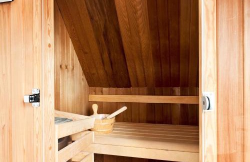 Eernewoude Maison | Nice home in Earnewâld with Whirlpool and sauna