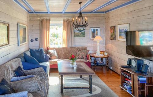 Gjengstoa Maison | Nice Home In Farstad With Wifi