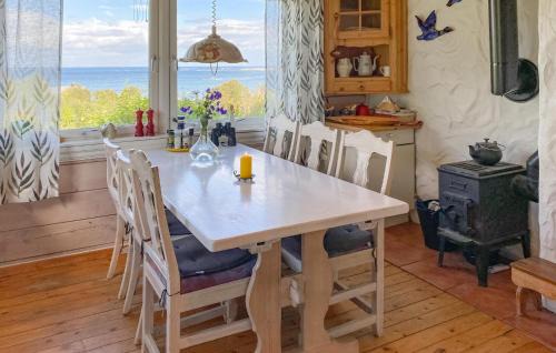 Gjengstoa Maison | Nice Home In Farstad With Wifi