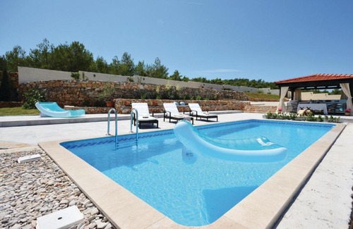 Gdinj Maison | Nice home in Gdinj with 2 Bedrooms, WiFi and Outdoor swimming pool