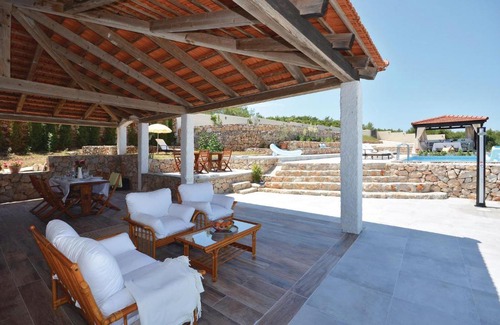 Gdinj Maison | Nice home in Gdinj with 2 Bedrooms, WiFi and Outdoor swimming pool