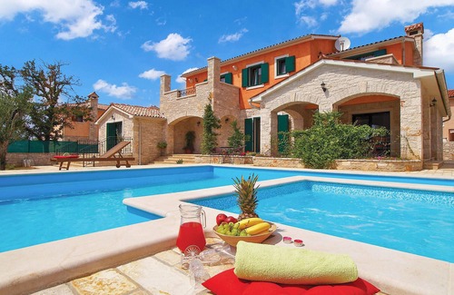 Gajana Maison | Superbe maison de 5 chambres à Golubovo