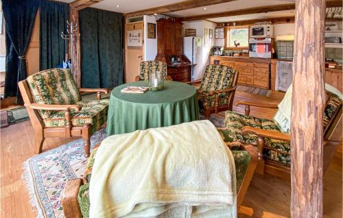 Veddige Maison | Nice Home In Grimmared With Wifi
