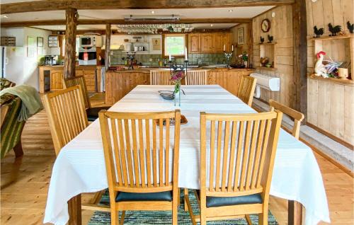 Veddige Maison | Nice Home In Grimmared With Wifi
