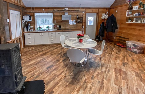 Knared Maison | Belle maison de 2 chambres à Kåphult