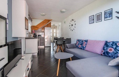 Cokuni Maison | Belle maison à Krnica avec WiFi