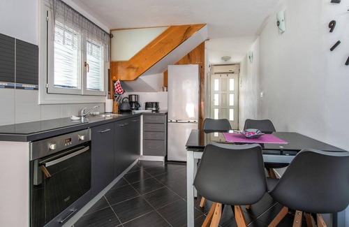 Cokuni Maison | Belle maison à Krnica avec WiFi