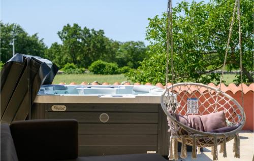 Pinezici Maison | Nice Home In Krvavici