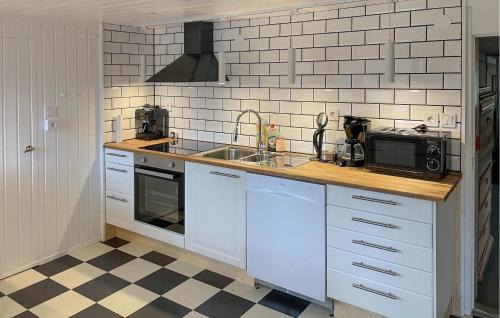 Ljunghult Maison | Nice Home In Lidhult With Kitchen