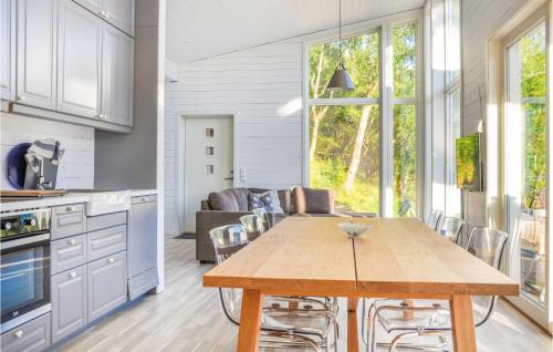 Luster Maison | Nice Home In Ornes With House Sea View