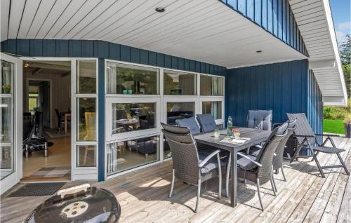 Lodbjerg Hede Maison | Nice Home In Ringkøbing With Kitchen