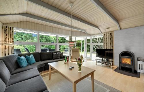Lodbjerg Hede Maison | Nice Home In Ringkøbing With Kitchen