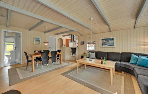 Lodbjerg Hede Maison | Nice Home In Ringkøbing With Kitchen