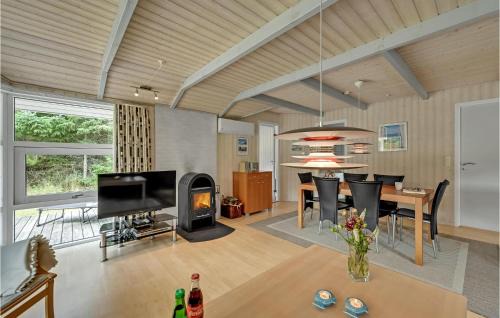 Lodbjerg Hede Maison | Nice Home In Ringkøbing With Kitchen