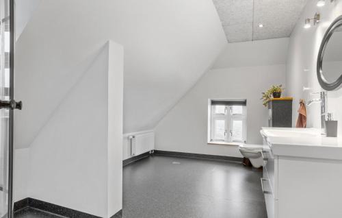 Roslev Maison | Nice Home In Roslev With Kitchen