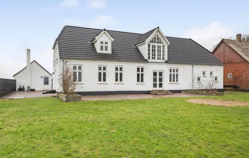 Roslev Maison | Nice Home In Roslev With Kitchen