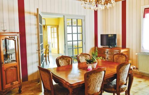 Bourthes Maison | Nice Home In Senlecques With Kitchen