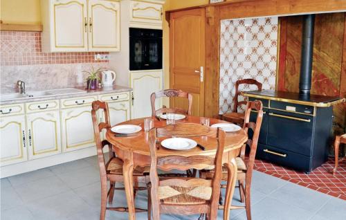 Bourthes Maison | Nice Home In Senlecques With Kitchen
