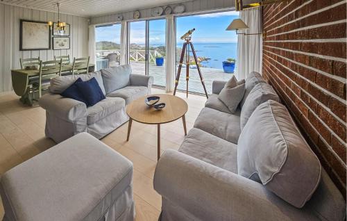 Larvik Maison | Nice Home In Tjodalyng With Kitchen