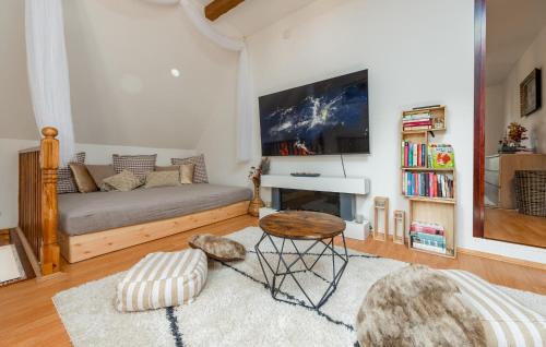 Udbina Maison | Nice Home In Udbina With House A Panoramic View