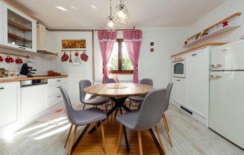 Udbina Maison | Nice Home In Udbina With House A Panoramic View