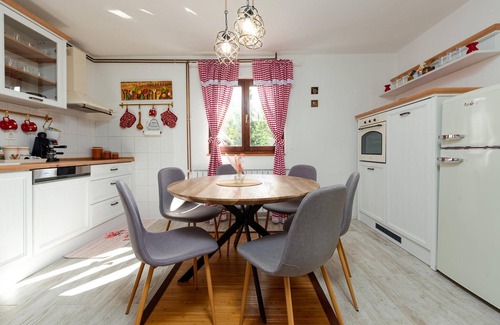 Udbina Maison | Nice home in Udbina with house a panoramic view