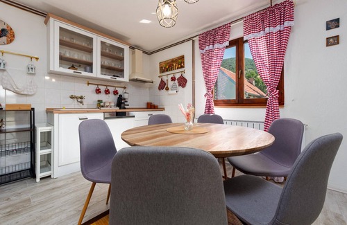 Udbina Maison | Nice home in Udbina with house a panoramic view
