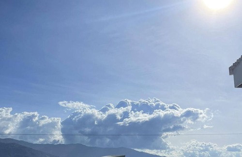 Heredia Maison | Nice house 15 from the airport great rooftop view in heredia , 24/7 security…..