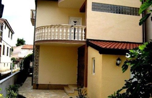 Zaboric Appartement | Belle maison - endroit calme - seulement 2 appartements - vue mer - à environ 30 m de la plage
