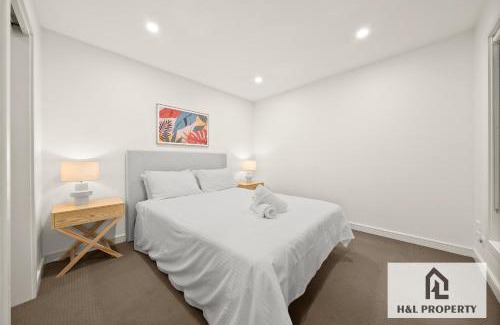 McKinnon Maison | Nice house walking to shopping center