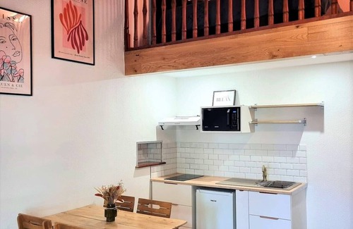 Charbonnieres-les-Bains Appartement | Jolie petite maison avec jardin