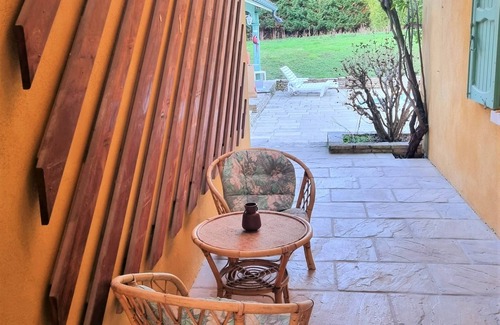 Charbonnieres-les-Bains Appartement | Jolie petite maison avec jardin