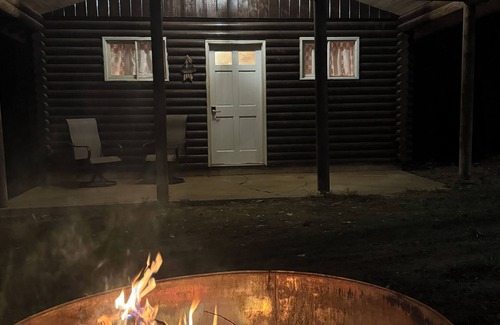 Cambridge Cabine | Nice log cabin on back country road with peace, quiet and the amenities of home