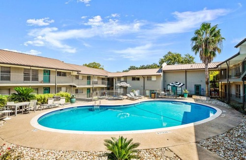 Westfield Appartement | Nice Quiet Downtown Apt Pool Free Parking