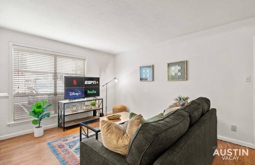 Westfield Appartement | Nice Quiet Downtown Apt Pool Free Parking