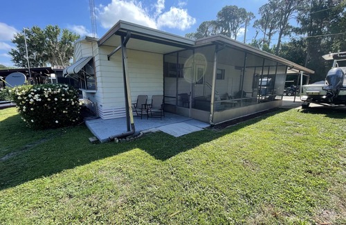 Lake George Maison | Nice quiet home just minutes by boat to Silver Glen, Salt Springs