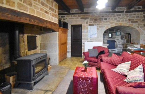 Marcillac-la-Croisille Cottage | Maison en pierres près des Gorges de la Dordogne.