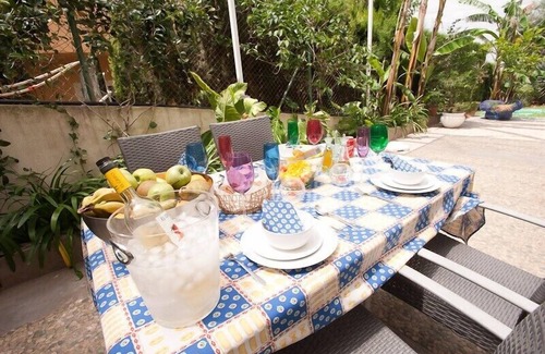 Triana Appartement | Joli studio avec piscine (16 * 3m eau salée / sans chlore), Wifi et jardin