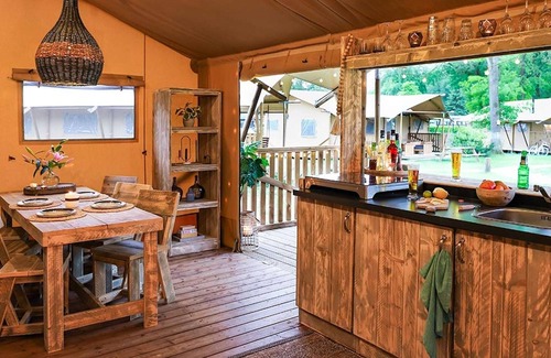 Mol Location De VR | Nice Tent Lodge Near a Lake