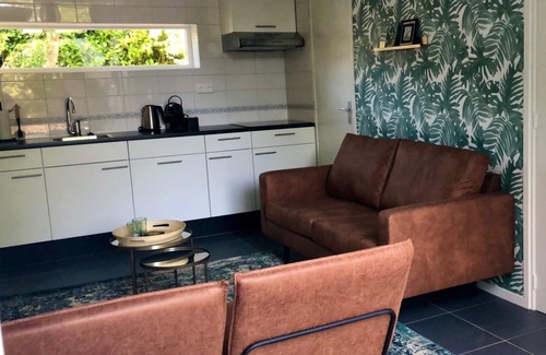 Bruinisse Maison | Nice, trendy furnished, vacation bungalow with fenced garden. Pets welcome!