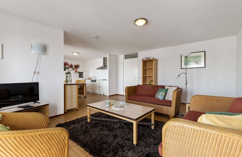 Municipality of Hellevoetsluis Appartement | Nicely furnished 4-pers. apartment with unique harbor view located at Cape Helius holiday park.
