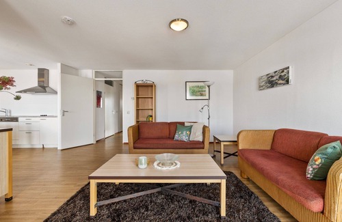 Municipality of Hellevoetsluis Appartement | Nicely furnished 4-pers. apartment with unique harbor view located at Cape Helius holiday park.