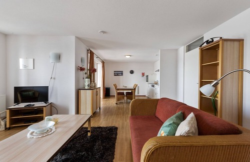 Municipality of Hellevoetsluis Appartement | Nicely furnished 4-pers. apartment with unique harbor view located at Cape Helius holiday park.