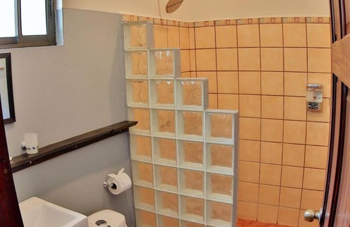 Potrero Hôtel | Nicely priced hotel room with 2 beds in Potrero with pool - TV and AC