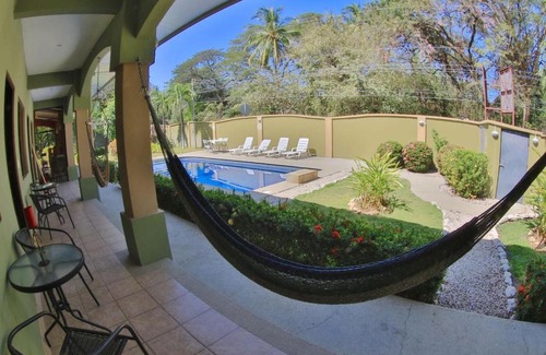 Potrero Hôtel | Nicely priced hotel room with 2 beds in Potrero with pool - TV and AC